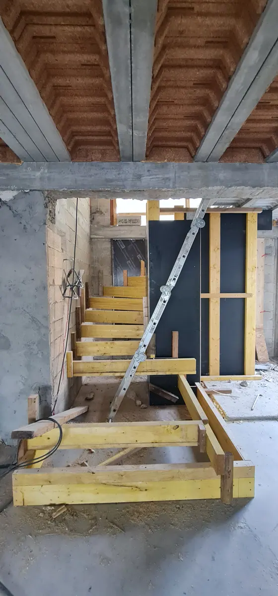 Escalier avant finition